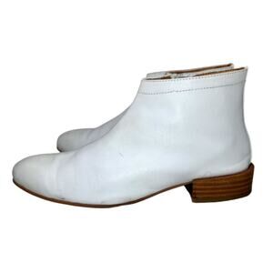 Jeffery Campbell Women's White Lether Bootie Boots Zip Closure Casual Chic 7.5